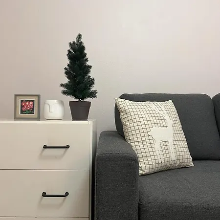 Cozy In Center *
